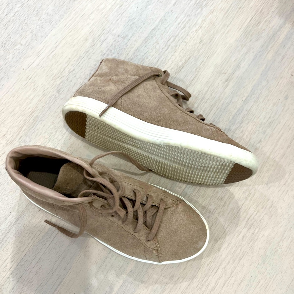 Cole Haan womans beige tan sneakers, barely worn size 7